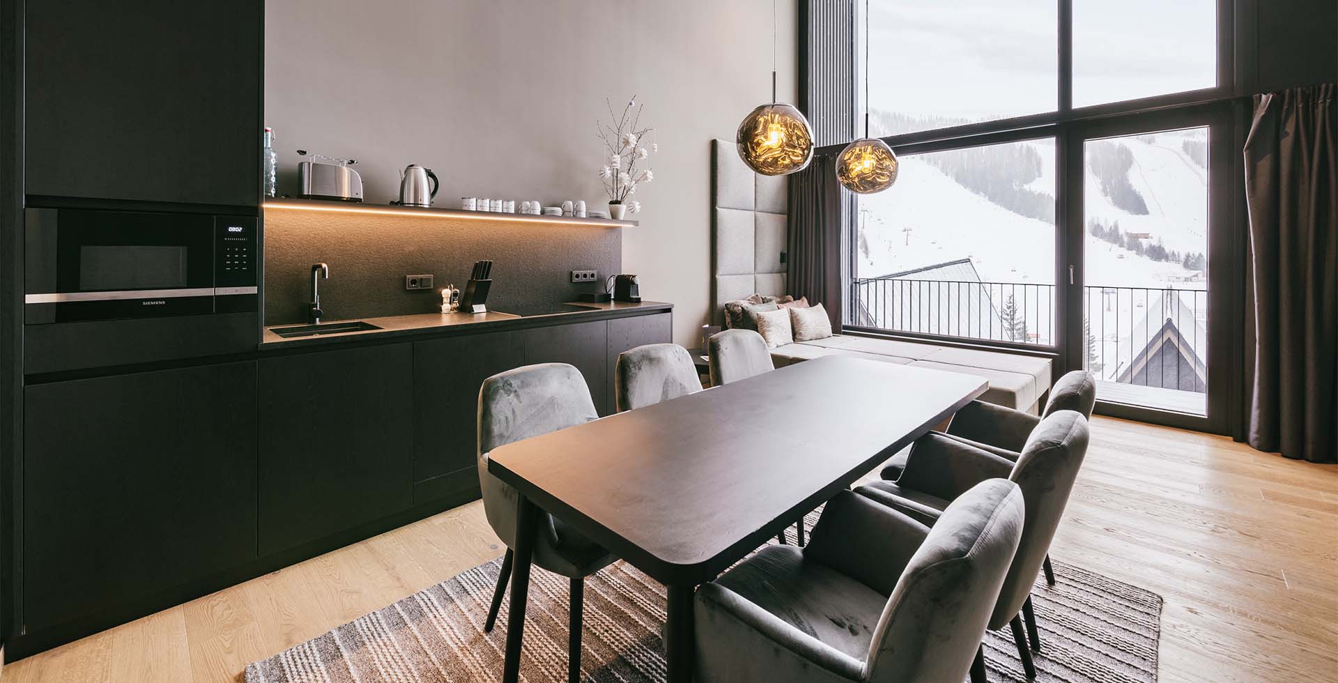 Spacious Superior Family Suite at the Triforêt alpin.resort in Hinterstoder with cosy living area, balcony and mountain view.