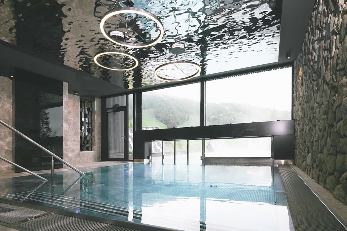 Finden Sie erholsame Momente in unserer Poollandschaft im Triforêt.